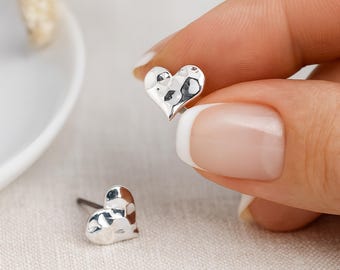 Silver Hammered Heart Stud Earrings – 12mm