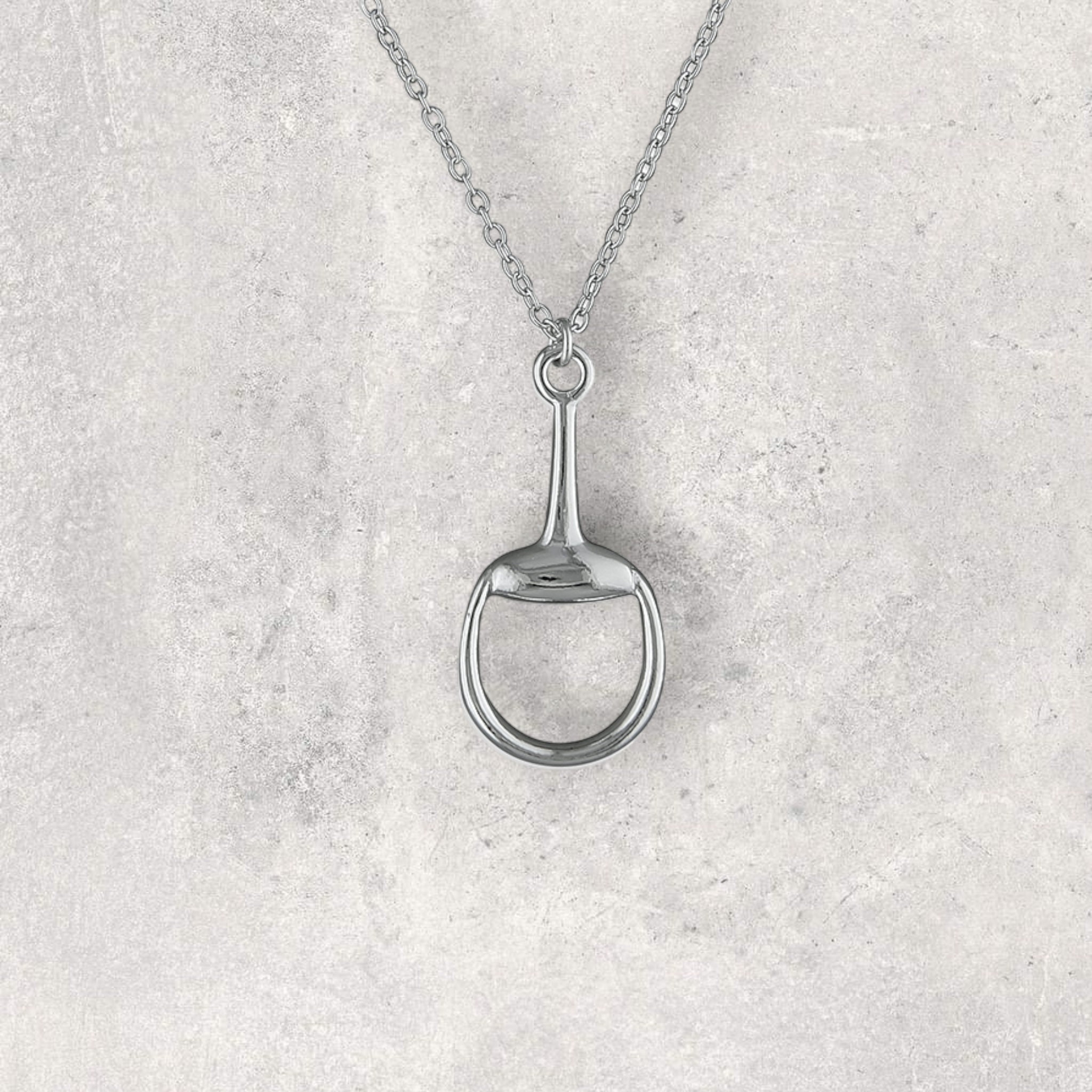 Gucci horsebit necklace outlet