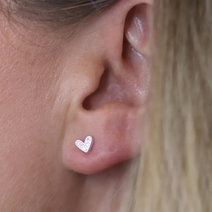 Pendientes de plata de ley con forma de corazón y circonita cúbica