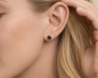 Sterling Silver January Garnet Birthstone Stud Earrings – 7mm