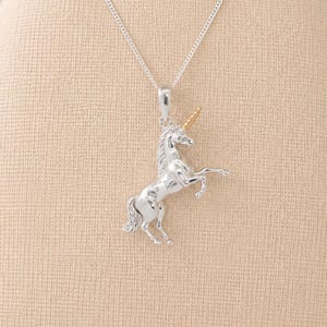 Personalisierte Sterling Silber und Gold Einhorn Anhänger Halskette