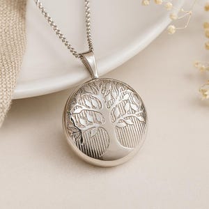 Medallón personalizado del árbol de la vida en plata de ley