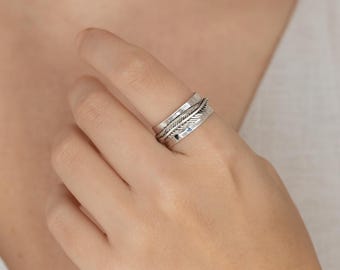 Personalised Sterling Silver Feather Spinner Ring – 10mm