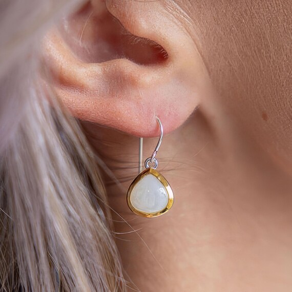 Sterling Silver Yellow Mother of Pearl Dangle Earrings Sterling Silver Yellow Mother of Pearl Dangle Earrings
