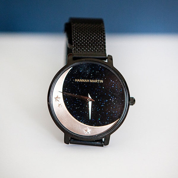 Personalisierte Uhr mit Mond und Sternen in Schwarz und Roségold