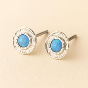 Boucles d'oreilles en argent sterling avec cadre en opale bleue