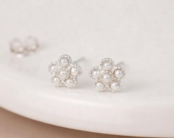 Vintage Style Sterling Silver Pearl Daisy Flower Stud Earrings – 7mm