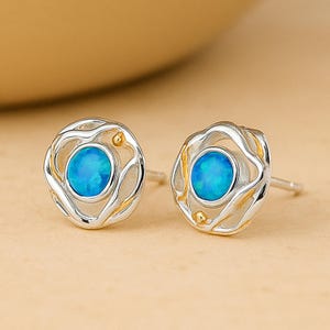 Geschmolzene Sterling Silber Blauer Opal Ohrstecker