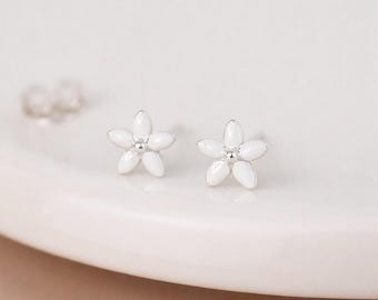 Sterling Silver Daisy Micro Stud Earrings – 4mm