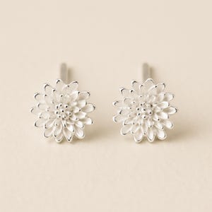 Boucles d'oreilles en argent sterling avec fleurs de naissance et chrysanthèmes