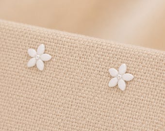 4mm Sterling Silver White Daisy Stud Earrings