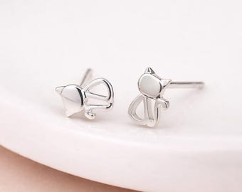 Sterling Silver Sitting Cat Stud Earrings – 8mm