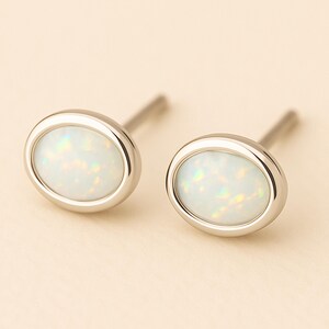 Oval Sterling Silber Weiß Opal Ohrstecker