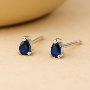 Mini Sterling Silber Teardrop Saphir Cz Ohrstecker