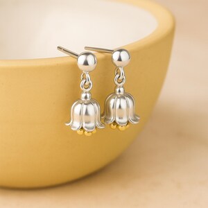 Orecchini in argento sterling con fiore di nascita di maggio e mughetto