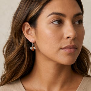 Oorbellen met bijtje van sterling zilver en Baltisch amber