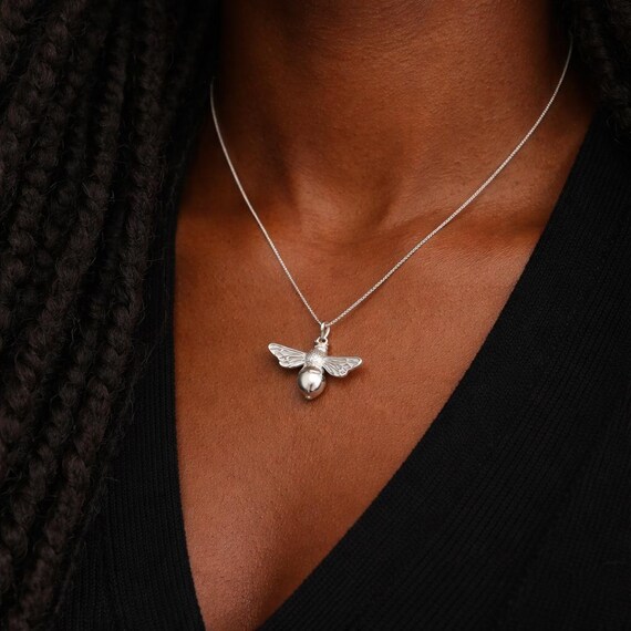 Personalised Sterling Silver Chunky Bee Pendant Necklace - Etsy display picture 1