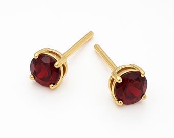 Solid 9ct Gold January Birthstone Stud Earrings – 4mm