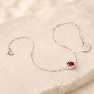 Justerbart personligt armband i sterlingsilver med födelsesten i juli