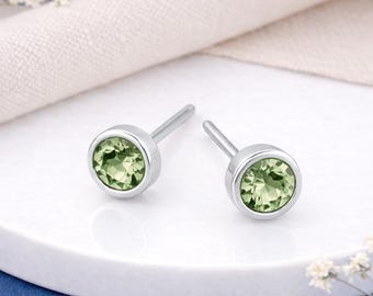 Sterling Silver August Peridot Birthstone Stud Earrings – 7mm