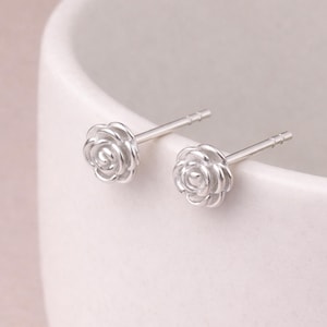 Orecchini a bottone in argento sterling con rosa – 6 mm