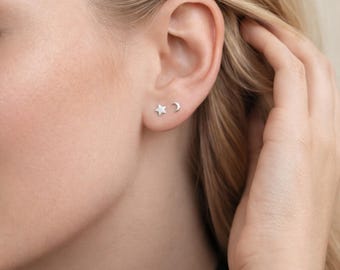 Sterling Silver Mismatched Moon And Star Stud Earrings – 5mm