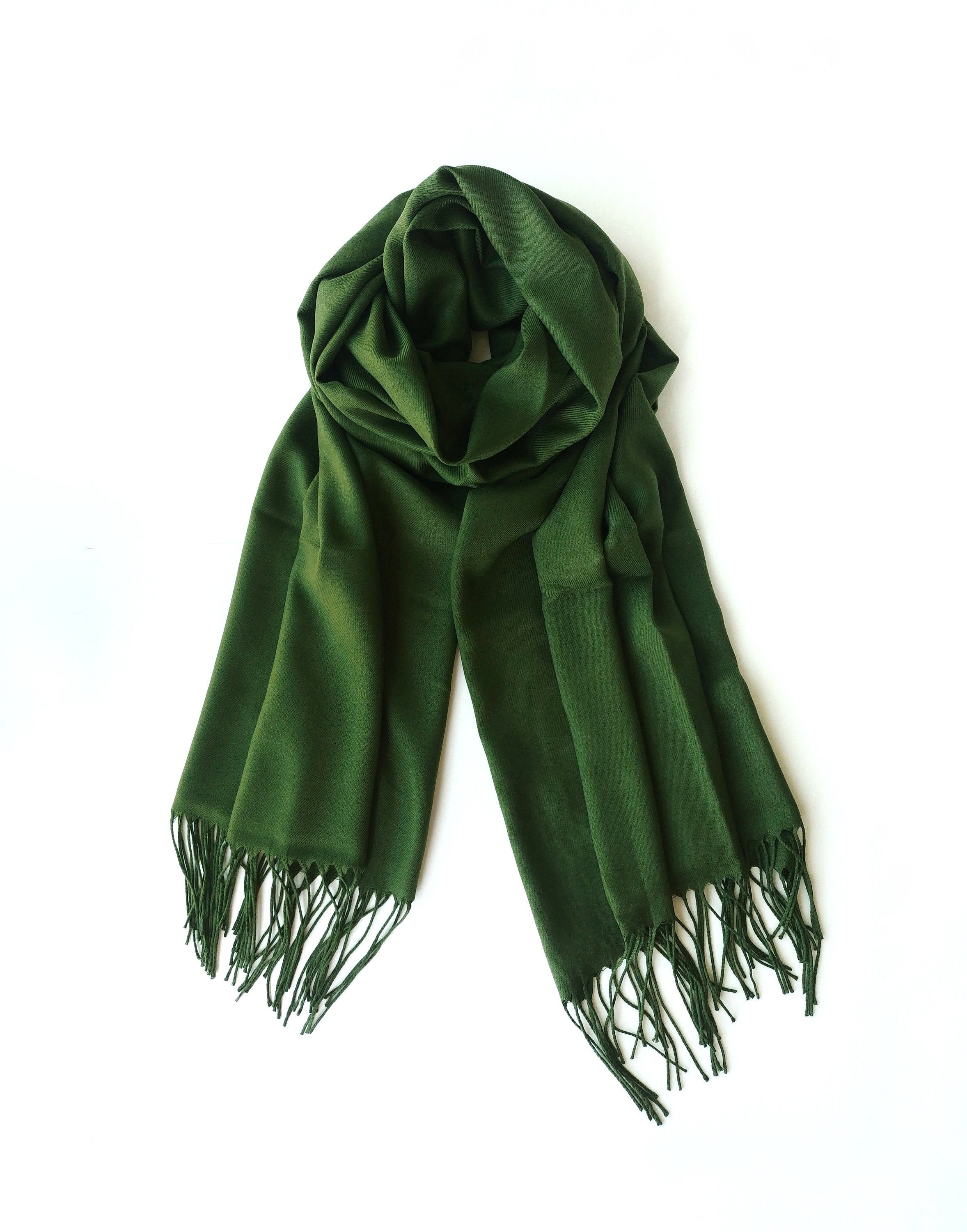 Зеленый шарф купить. Шарф, зелёный. Платок зеленый. Салатовый шарф. Зеленый шарфик.