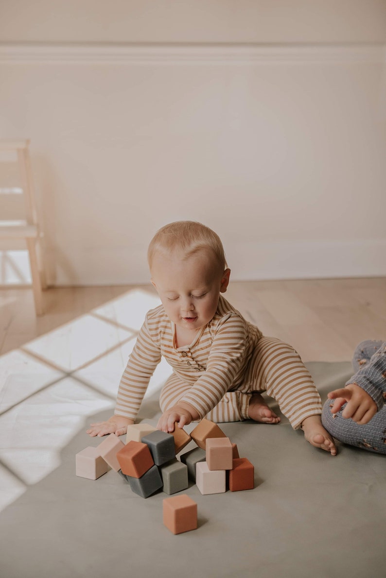 Jeu de cubes en bois, jouet multicolore pour enfants, cubes, jeu de blocs de construction écologiques faits main aux couleurs de la terre image 7