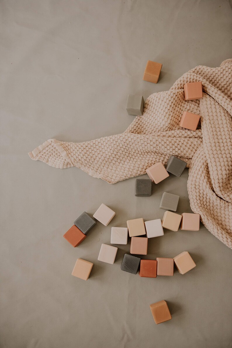 Jeu de cubes en bois, jouet multicolore pour enfants, cubes, jeu de blocs de construction écologiques faits main aux couleurs de la terre image 6