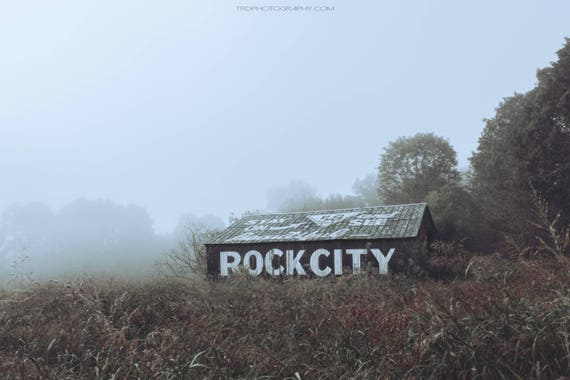 Rock City Barn On A Foggy Tennessee Morning Photographic Art Etsy