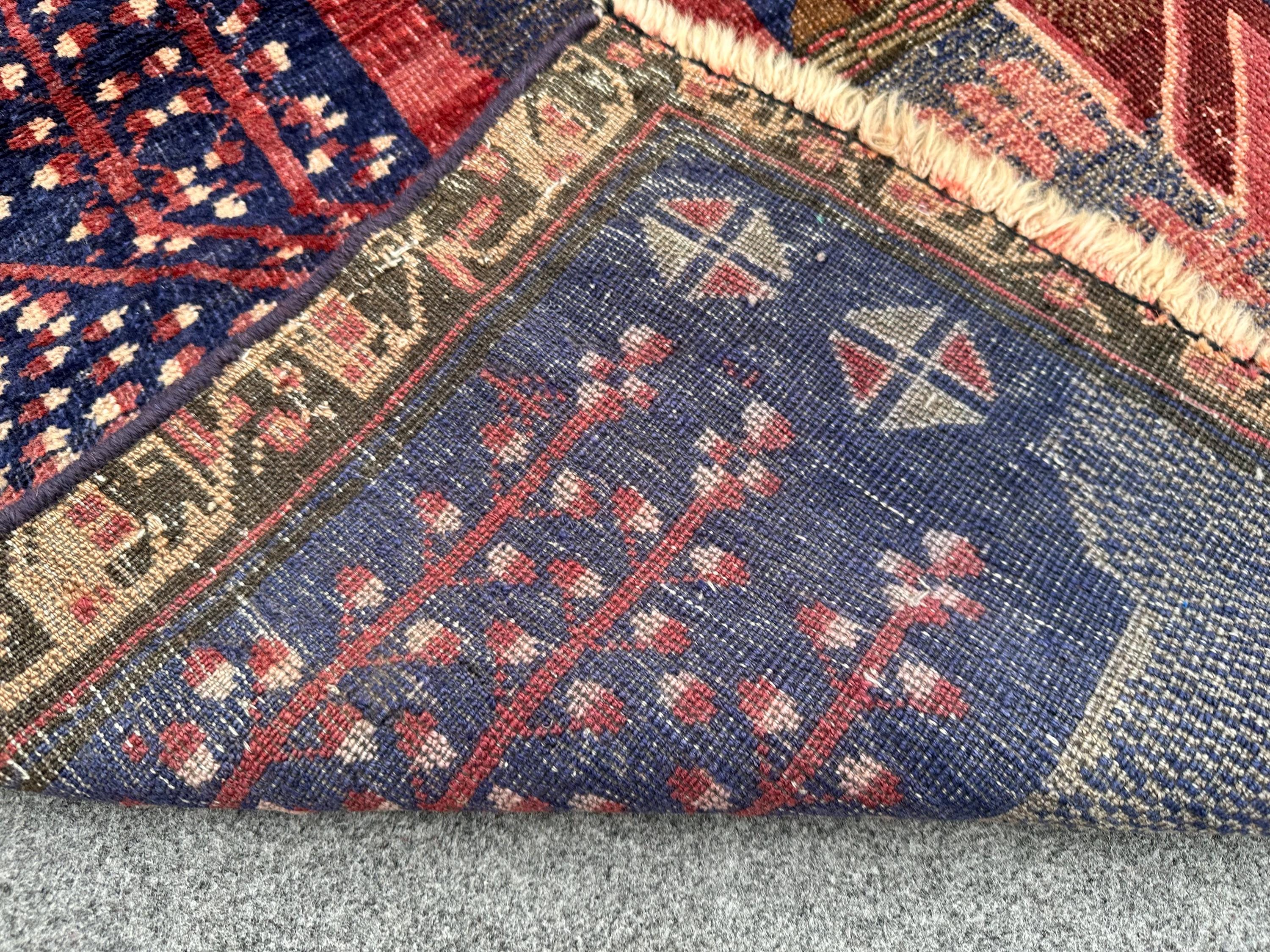 【vintage rug】バルーチ族　ヴィンテージ　アフガン　幾何学模様 3x5 ヴィンテージ アフガン バルーチ 絵柄ラグ、手織りウール村風景