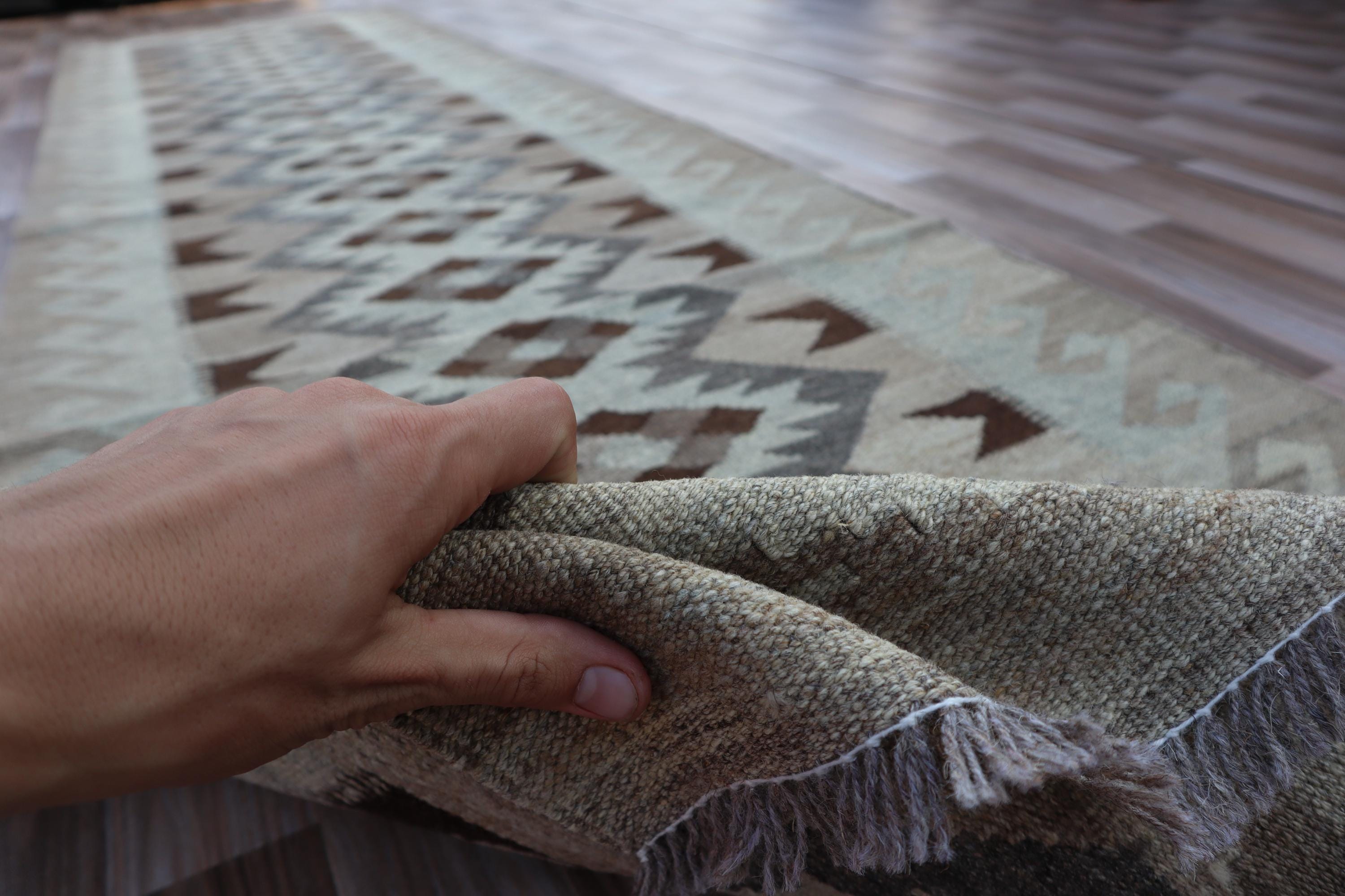 手織りウールキリムランナーラグ – 落ち着いた雰囲気のボヘミアン風