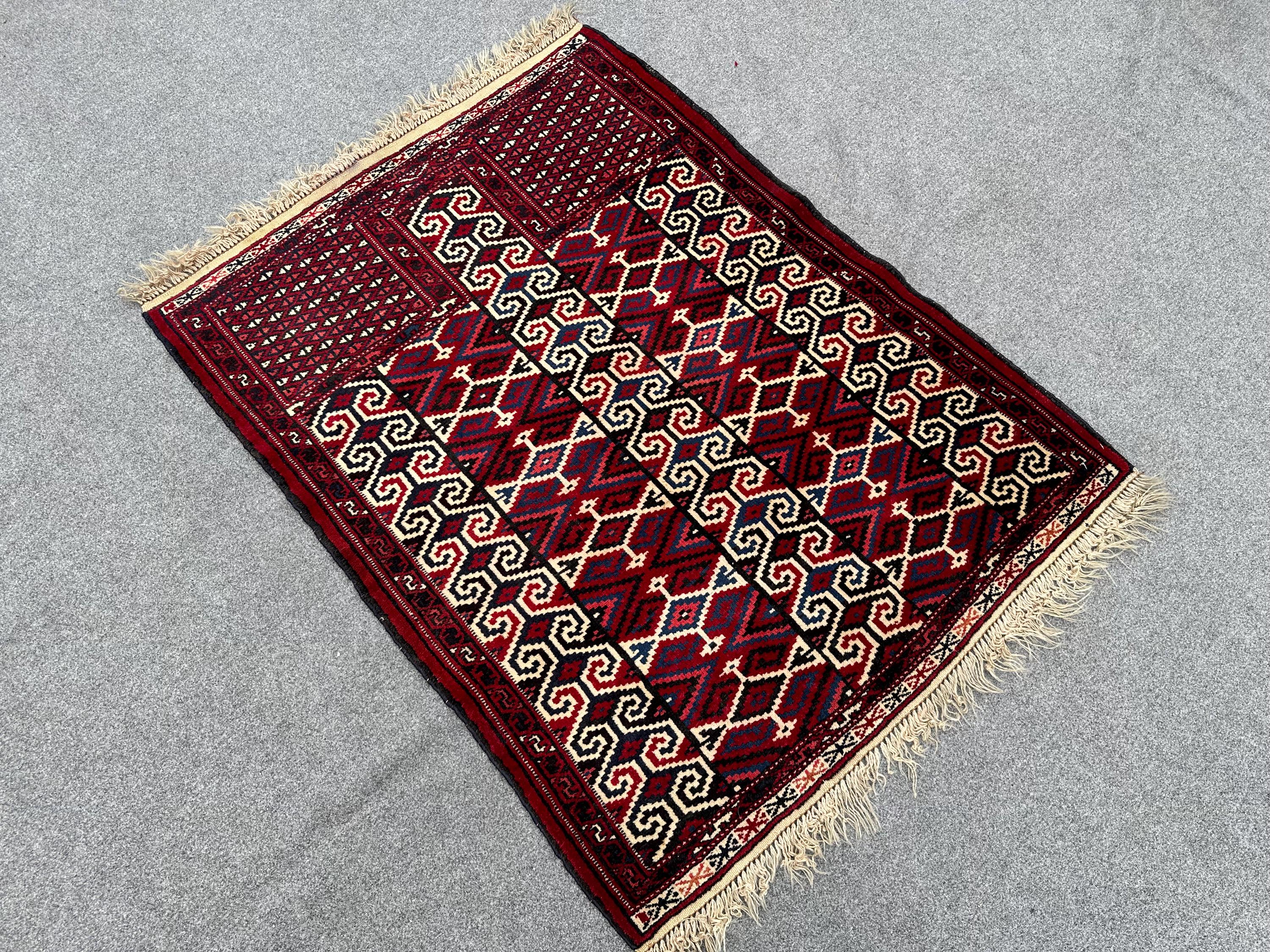 ヴィンテージの手織りアフガニスタンバルーチウールラグ – 3x3'10