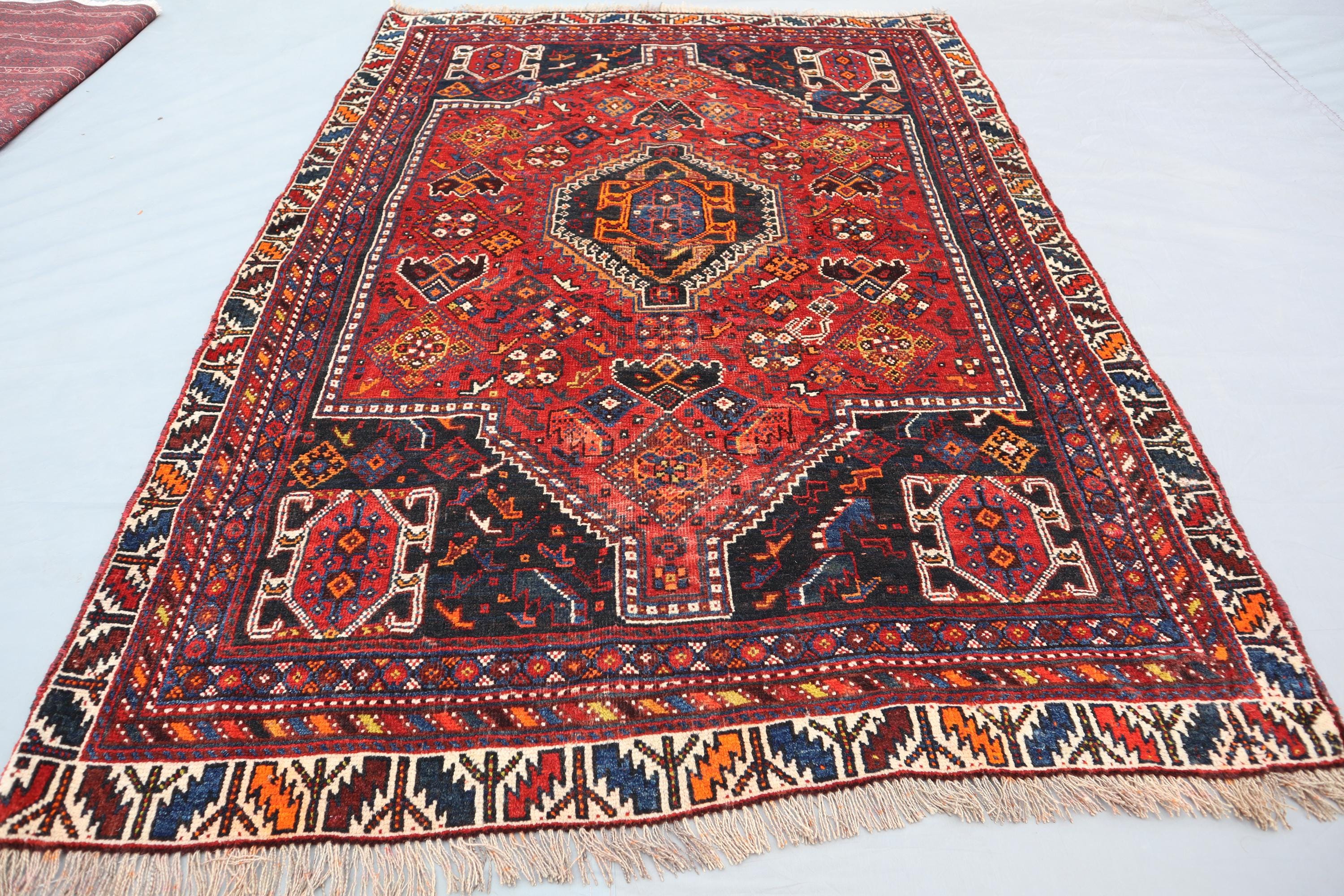 ヴィンテージ アフガン ラグ：手織りウール、幾何学模様のネイビー