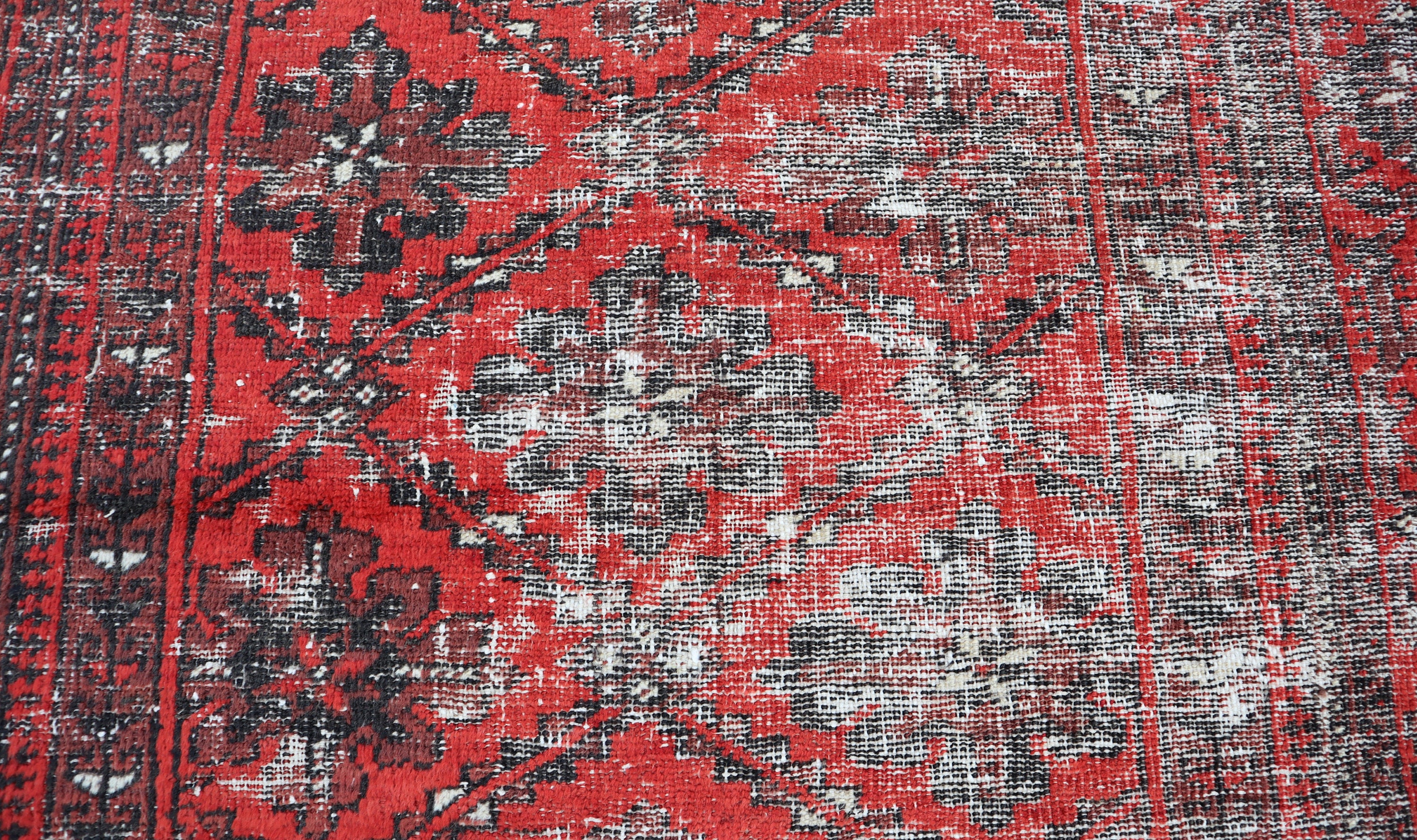 ヴィンテージ バルーチ ラグ：手織りウール、風合いのある部族ラグ（3