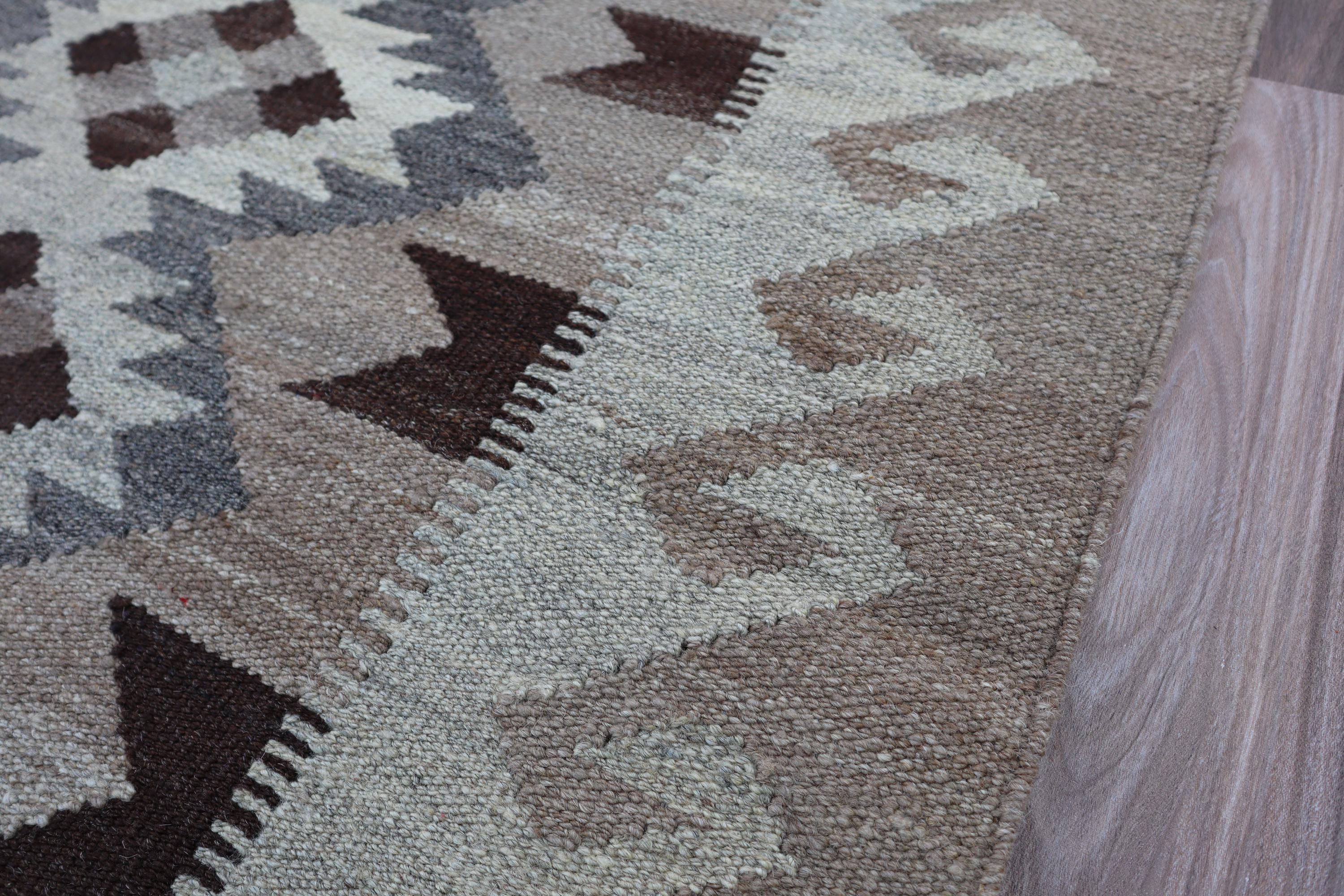 手織りウールキリムランナーラグ – 落ち着いた雰囲気のボヘミアン風