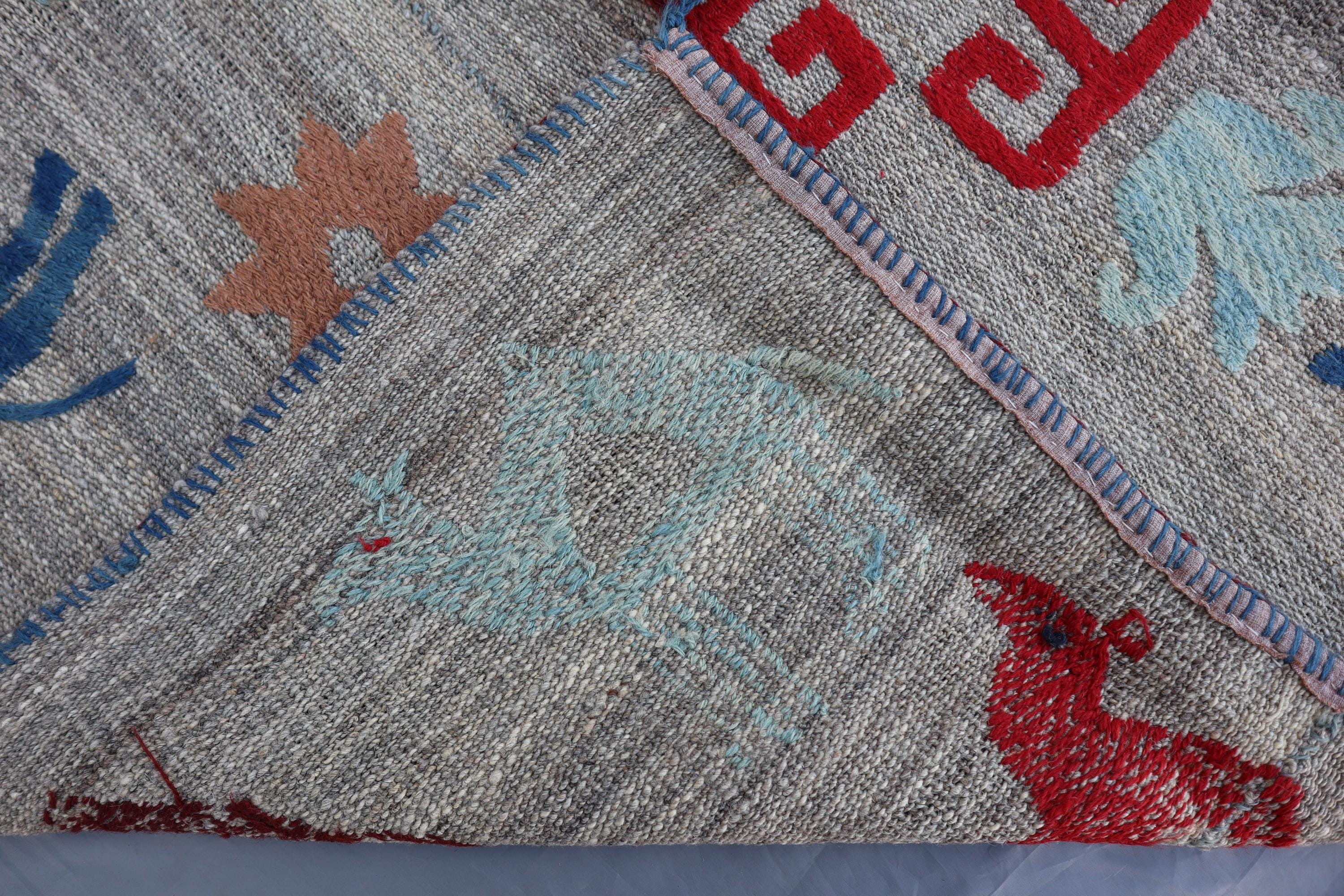 グレーのアフガンキリムラグ：手織りウールタペストリー、4'10 x 6'5