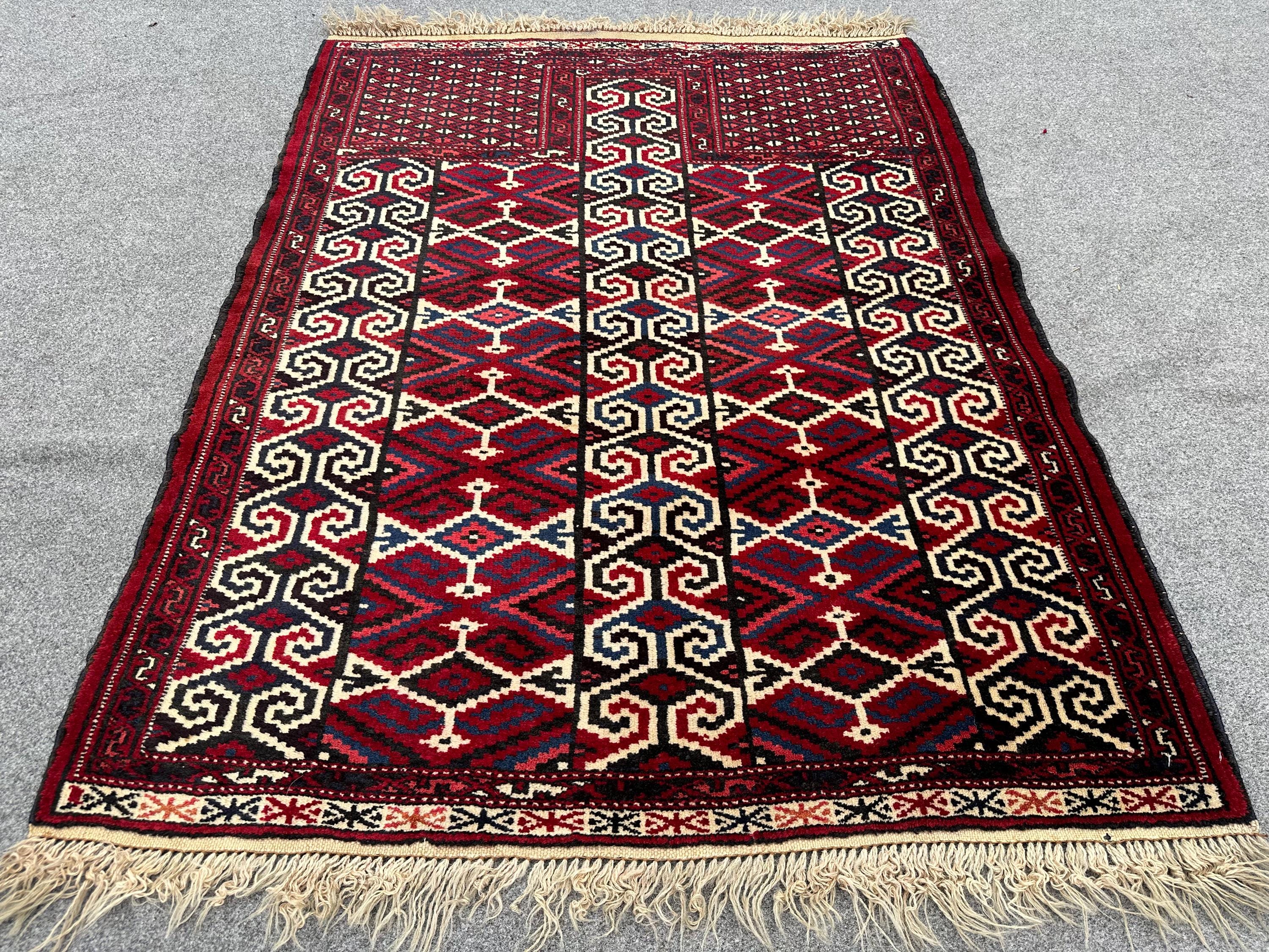 ヴィンテージの手織りアフガニスタンバルーチウールラグ – 3x3'10