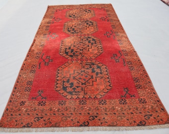 Tappeto Ersari turkmeno vintage anni '60 / Tappeto tribale orientale afghano in lana pregiata, 107x193 cm / Tappeto con disegno a zampa di elefante / Tappeto antico a pelo corto e sbiadito