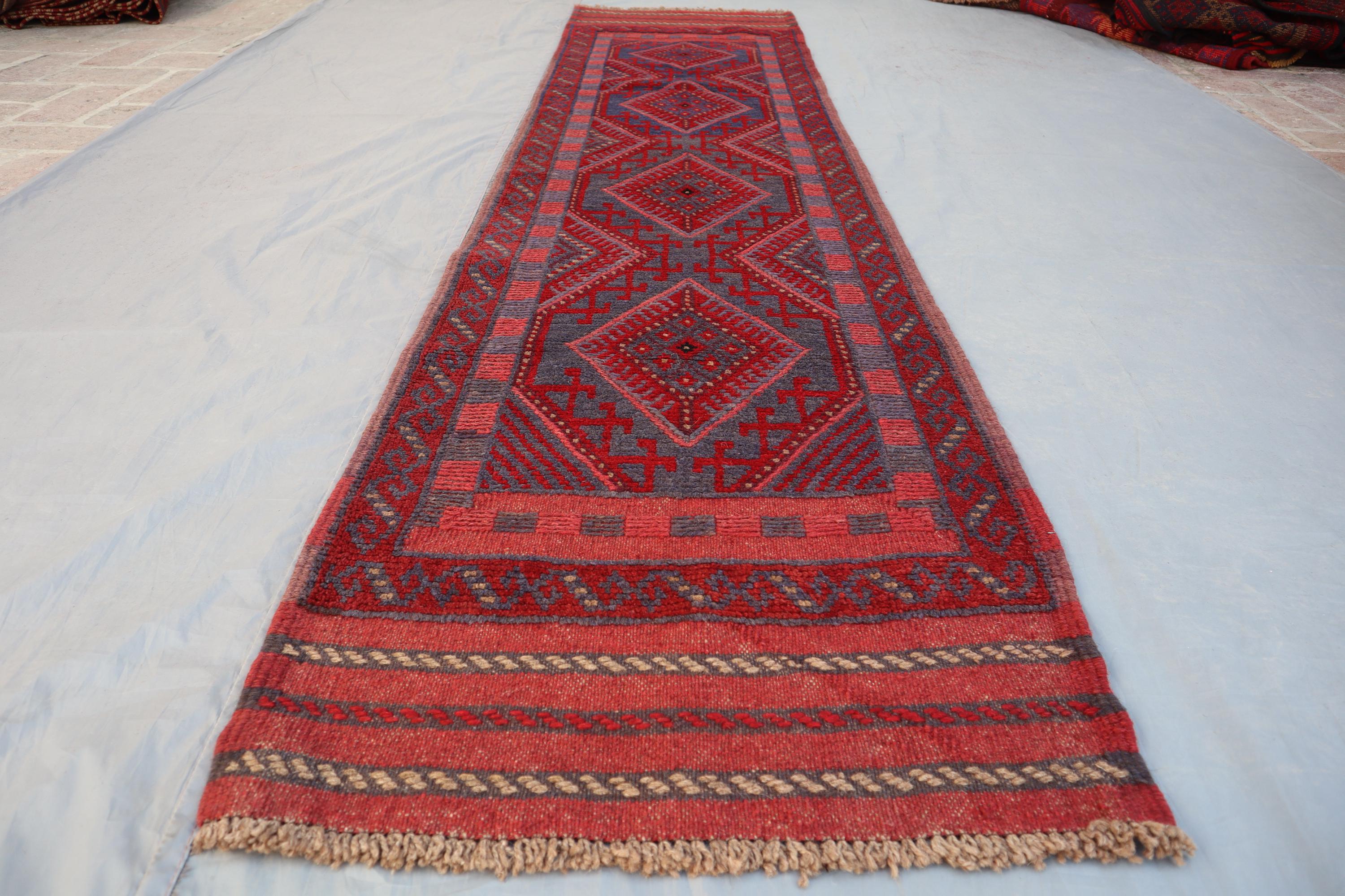 ハンドメイドのアフガニスタン産ムシュワニ製ランナーラグ：2x8インチ