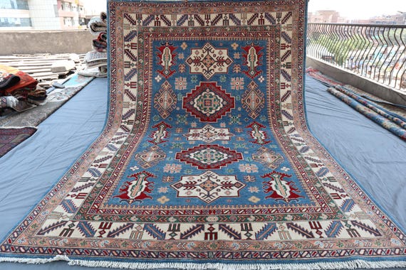 手織りアフガンラグ：7x10 ブルーカザックスタイル、植物染めウール