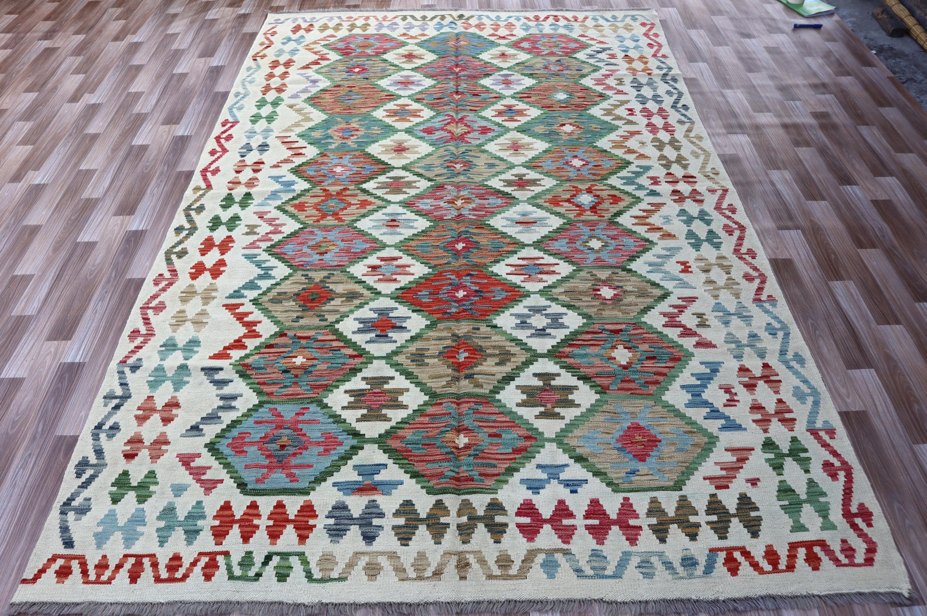 アフガニスタン産チュビキリムラグ 6'4x9'4：手織りウール、植物染料