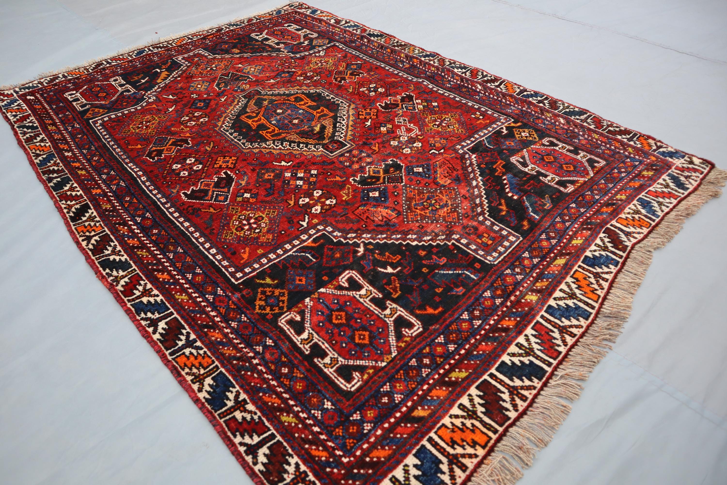 ヴィンテージ アフガン ラグ：手織りウール、幾何学模様のネイビー