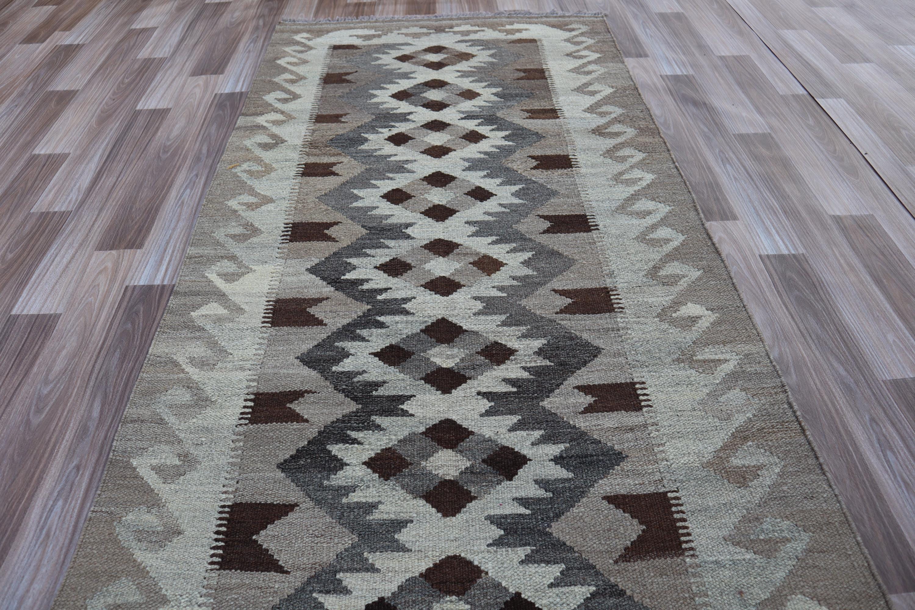 手織りウールキリムランナーラグ – 落ち着いた雰囲気のボヘミアン風