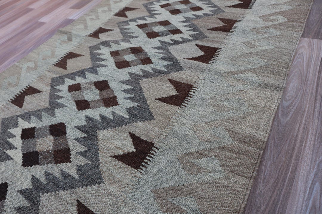 手織りウールキリムランナーラグ – 落ち着いた雰囲気のボヘミアン風