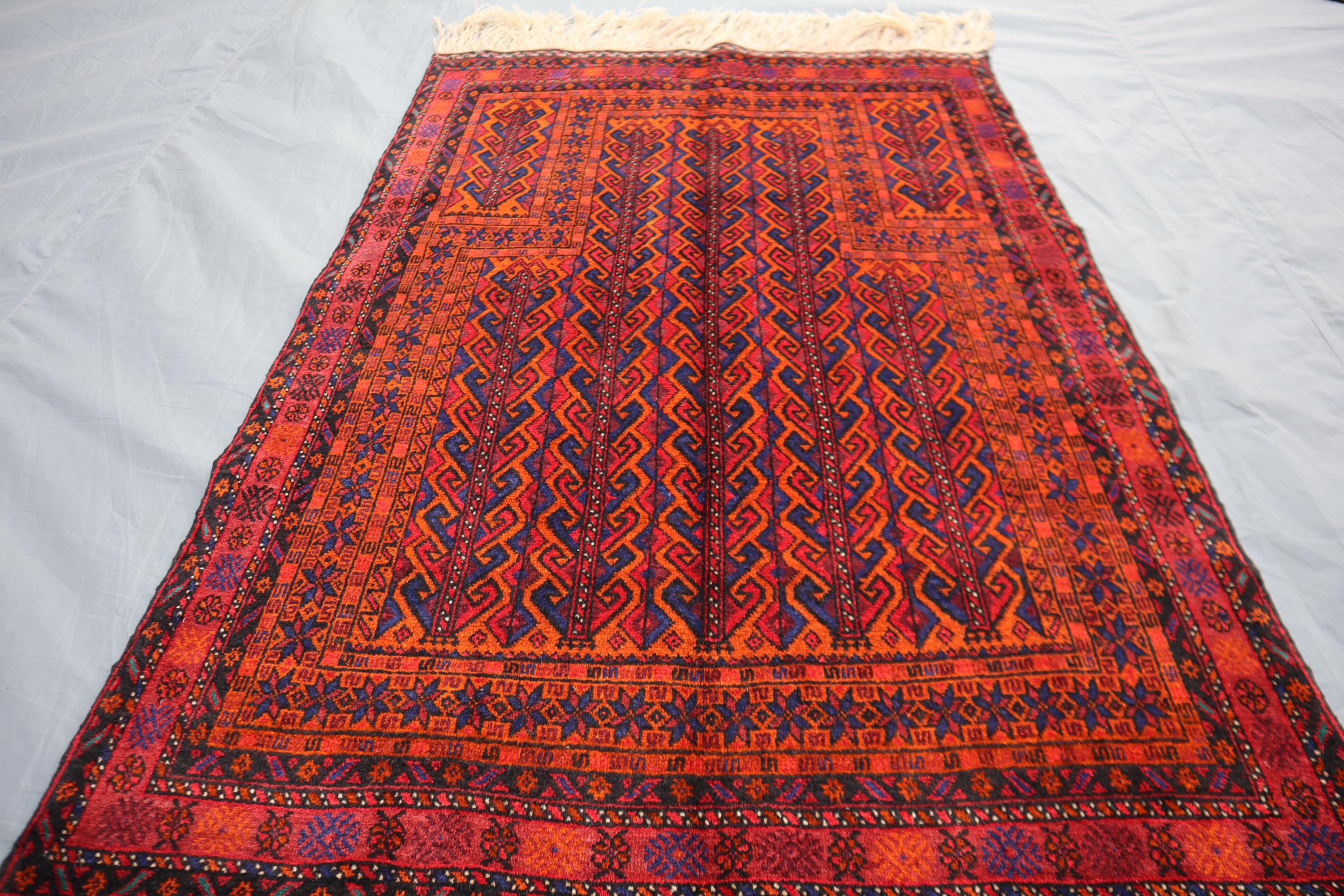 手織りトルクメンウールラグ：2.9 x 6.3フィートのヴィンテージ