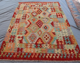 Alfombra Kilim afgana de 5x7: Alfombra vintage de lana tejida plana, diseño geométrico.