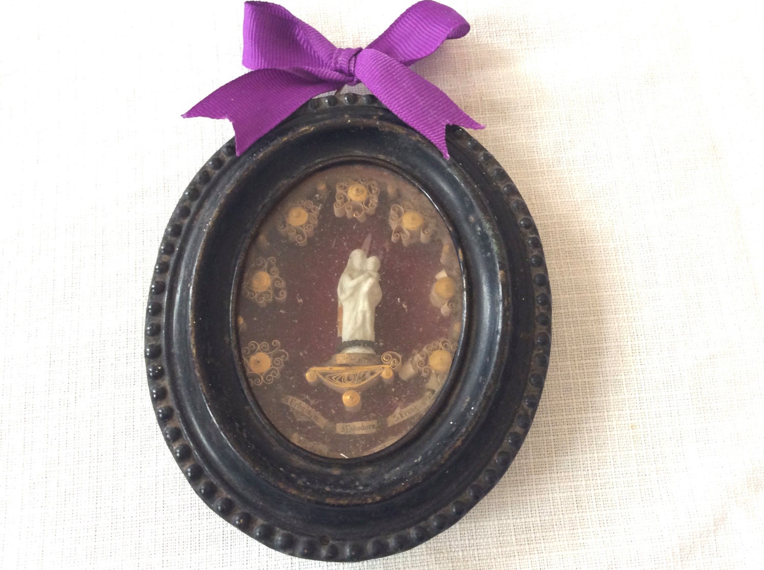 Reliquaire Ancien. Cadre Reliquaire Napoleon Iii . Papperoles Dorées.