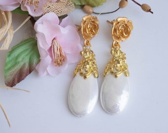 Mother of pearl drop drop earrings, brass flowers, antique style, Italian earrings