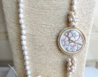 Collar de perlas naturales, camafeo redondo genuino de Torre del Greco, racimos, collar italiano